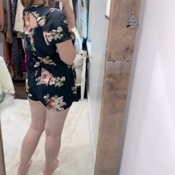 Band of Gypsies floral romper size medium - Picture 4 of 7